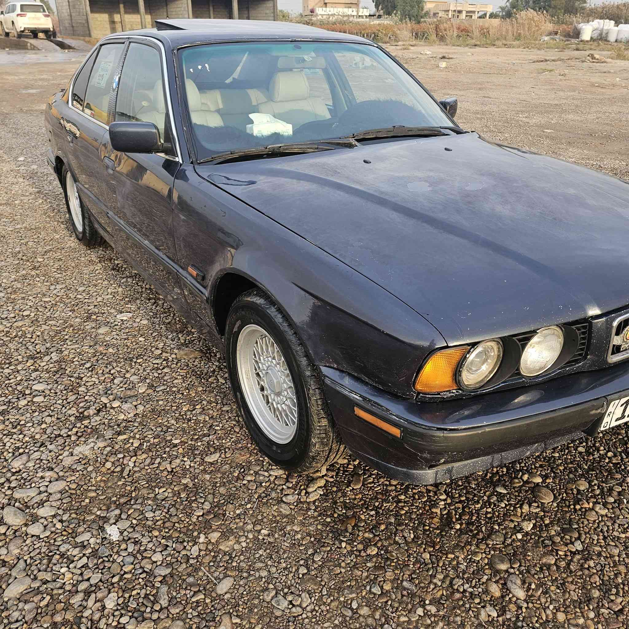 BMW مسكر حجم 530
محرك وكير 525 حاويه 
موديل ٩٣

طخم تايرات جديد سلايت رقم بغداد انكليزي وهزه جديده سياره باسمي حداده صدر جديده السعر ٥٨ وبيها مجال العنوان صلاح الدين الدجيل ***********
