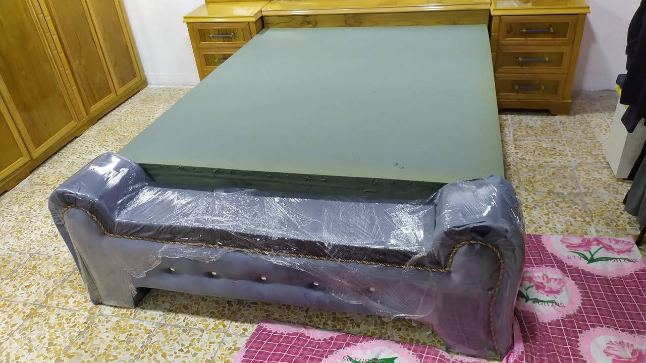 السعر اخو البلاش جديدة بمليون و ٣٥٠ وبيها مجال
غرفة جديدة مامستعملة خشب عراقي ثقيل فصال تركي قنصور خمس ابواب مع زاوية بابين 
المكان موصل حي الميثاق 
***********
