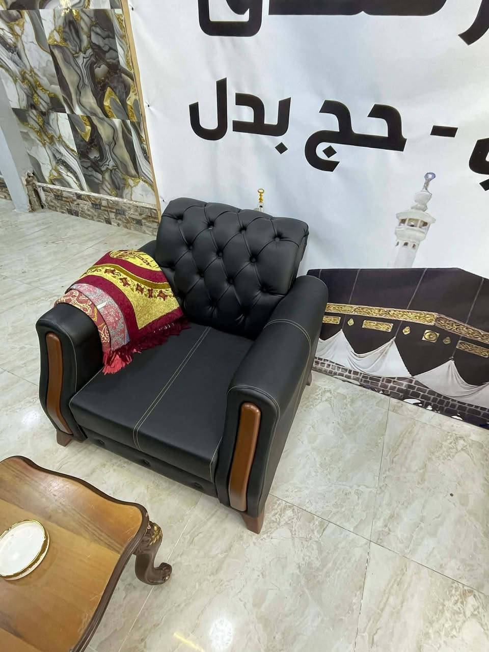 السلام عليكم ديوان 3 قطع ديوان مكتبي حديث جلد مستعمل
ميز أربع قطع وكبير حيل معه كرسي 
السعر 1,300 وبيهم مجال قليل تعال شوفهم ودلل
***********
