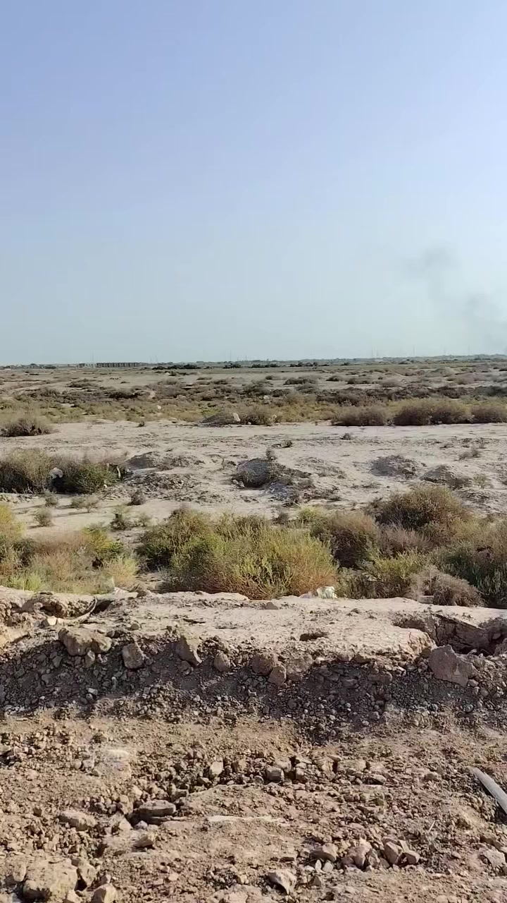 دونم في الحكيم الحولي مقابل السجن يبعد عن السجن ب٥٠٠ متر وجهه على الشارع العام الوجه ٢٥ نزال ١٠٠ متر للبيع السعر اتصال بهذا الرقم ***********
