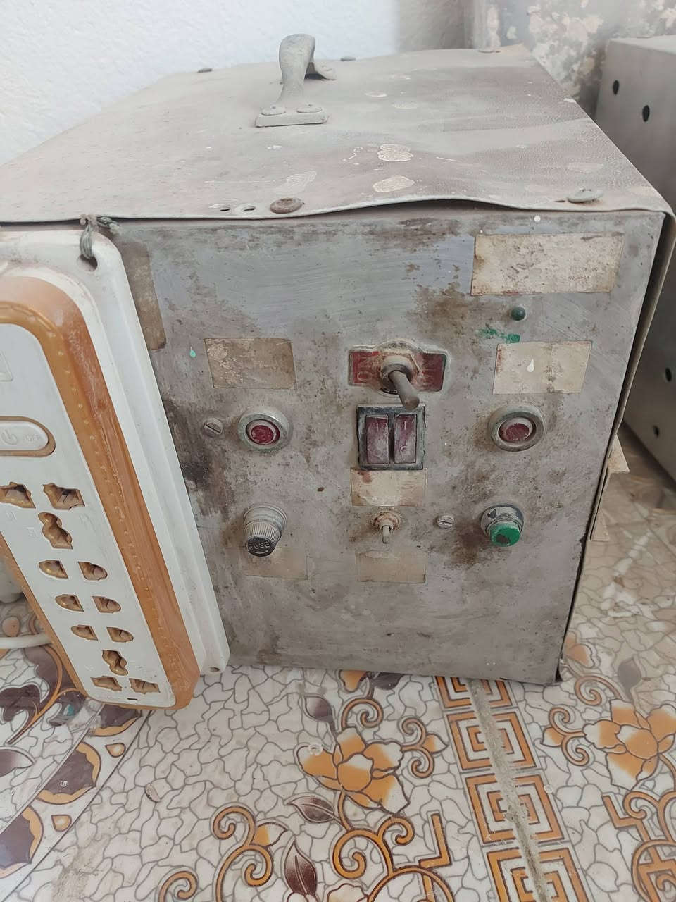 عاكسات العدد ٢
ماطور ماء العدد ٢
رافع قدره العدد ٢
الاتصال على الرقم ***********
