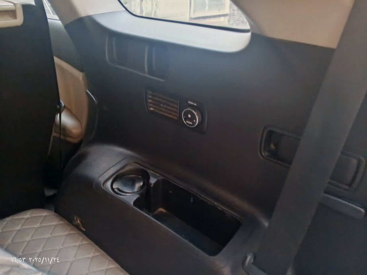 سلام عليكم سورنتو 2016 خليجي كويتي مكفوله من الصبغ لون اسود شذري فول عده الفتحه 6سلندر بصمه صندوق كهرباء ثلاث قطع تبريد مركزي ماسه 124قابله الزياده السياره على وضع الشركه السياره فقط مفتوح بيهه كازكت ومراوس حسب القناعه رقم *********** أو خاص السعر 215 وبيهه جال شي بسيط رقم واسط بأسمي رقم مميز
