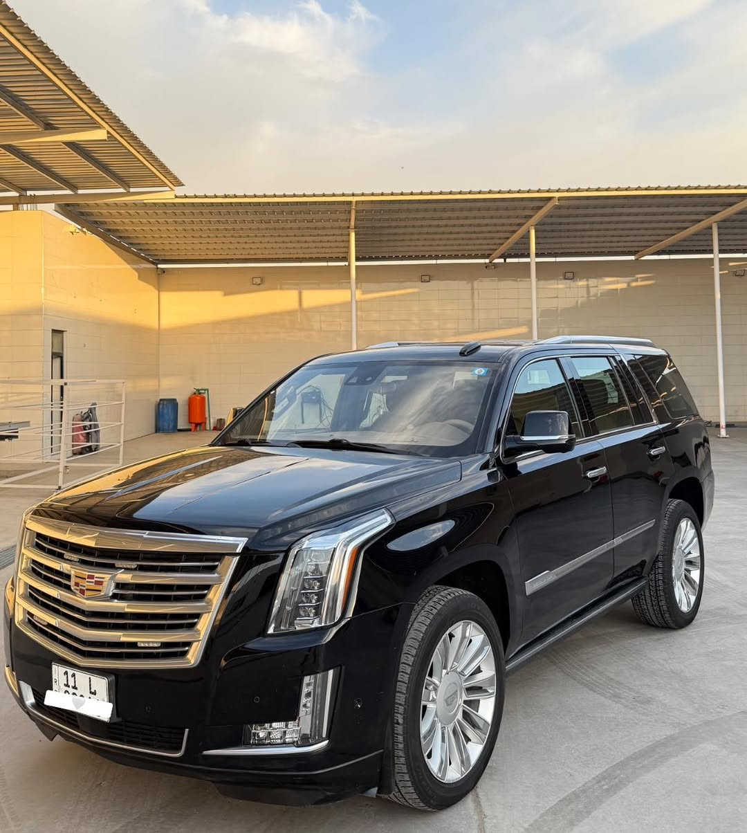 سلام عليكم للبيع 
او مراوس ب تاهو او كديلاك موديل 23-24

كديلاك اسكاليد بلاتينيوم 2019 مساج 
وكاله المنصور 
رقم بغداد باسمي 
كفالة عامه بارد بسيط مكانين 
سياره نضيفه جداً 
لون اسود ملكي.  
وكالة المنصور …….
 محرك 8 سلندر 6200
المواصفات غني عن التعريف فول 1/1
كشنتات مساج 
فتحه سلايد روف 
بصمه تشغيل عن بعد 
شاشات خلفيه و DVD بالقمارة 
قمارة كنتارا 
. دواسات جانبيه كهربائيه 
. جنطه كهربائي شفط 
الكراسي الخلفيه كهرباء  
. انضمه قيادة رياضي ثلجي و اعتيادي 
. قيادة آلية  والتنبيه عند الخروج من المسار 
كشنات هزاز 
شاشه لليزريه متحركه مع مجموعة متحركه من الضبط 
. تحكم بالمس منضمه التبرؤد الخلفيه 
داتا شو HUD
. شاشه دشبول وسطيه متكاملة الإعازات مع قاصه 
. رادار أمامي لمنع التصادم وضبط المسافات 
. كامره سياره عدد 5 مع رؤيه 360 درجه 
. كامرات خلفيه عدد 2 
كامره تحكم في الداخل مع مرايه اللجامه 
. ثلاجه داخليه 
شاحنه واير لليس 
.دبلات جوبلس
.تدفئه بالستيرن
.كشن هزاز 

معروضه ب سعر مناسب 
للاتصال رقمي ***********
العنوان بغداد البياع
