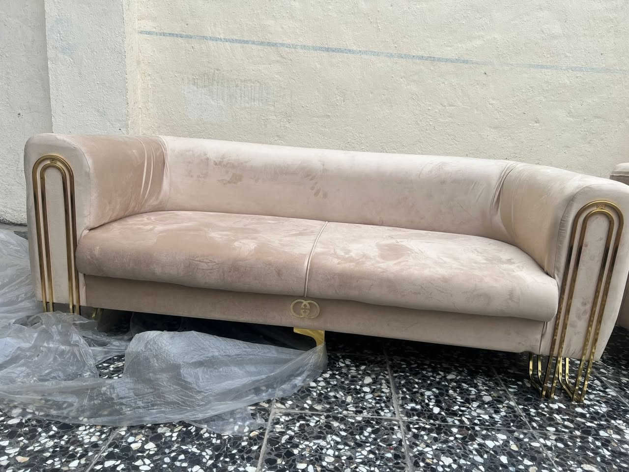 السلام عليكم تخم جديد غير مستعمل عشر مقعد ويا طبله و٨كوشه السعر ٥٥٠      ***********
