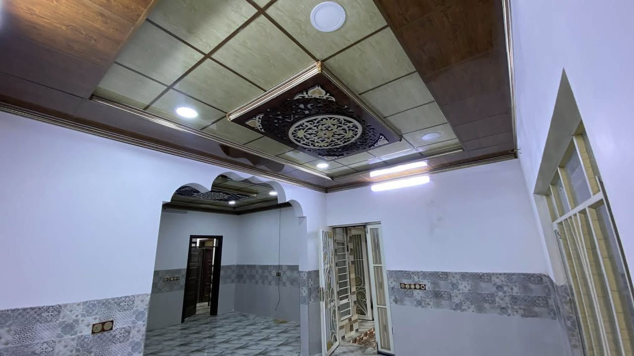 سلام عليكم
بيت للايجار  في حي ملايين الثانيه قرب جامع عادل
مساحه البيت 300 طابقين معزولين 
طابق الثاني مساحه 200 (شقه معزوله)
للإستفسار اتصل ***********
