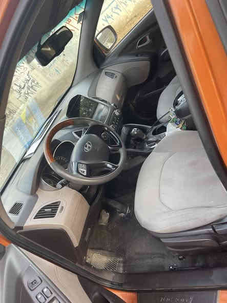 لون مشمشي 
خليجي مكينه 2000 دوش
 كير 6 نمر مكينه وكير ممفتوحات 
ماشيه 211 الف 
مكفوله من الصبغ بس بارد موضح بالسونار
 صدرها 70‎%‎
 تخم تاير 
رقم بغداد جديد وهزه جديده
  السعر 142 وبيها مجال 
للبيع او مراوس 
مكاني بغداد اليوسفية ناحيه الرشيد
سونار موجود داخل الصور
 ***********
