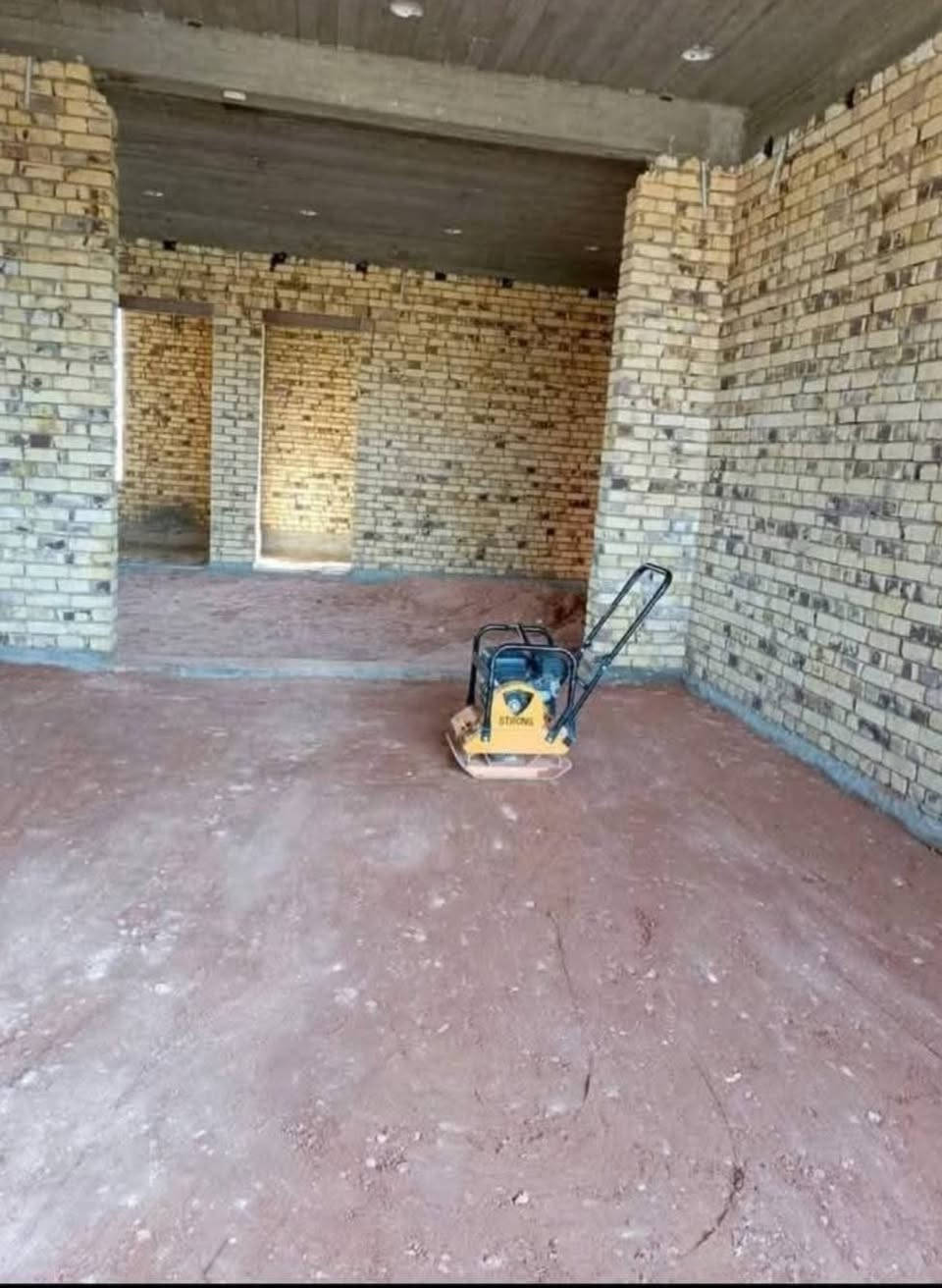 سلام عليكم أسطه سيراميك شغل هندسي تنضيف بيوت من الإنقاذ حدل فرش حصو سحب ماء من الأين صب لاش  اسطه ماستك جير وايزو كام شعندك اتصل وتدلل رقمي *********** واتس اب
