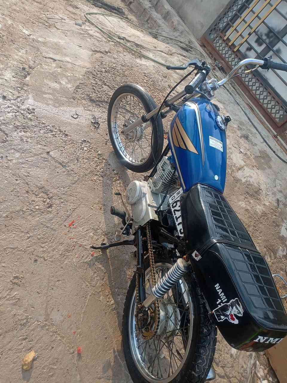 سلام عليكم دراجه إيراني رقم وسنوية بسمي مديل الشاصي 2015 ومكينه 24 دراجه حربيه ما بيه شي سعر مليون و350 وبيه مجال لشراي
اتصال شريحه:***********
واتساب: ***********
