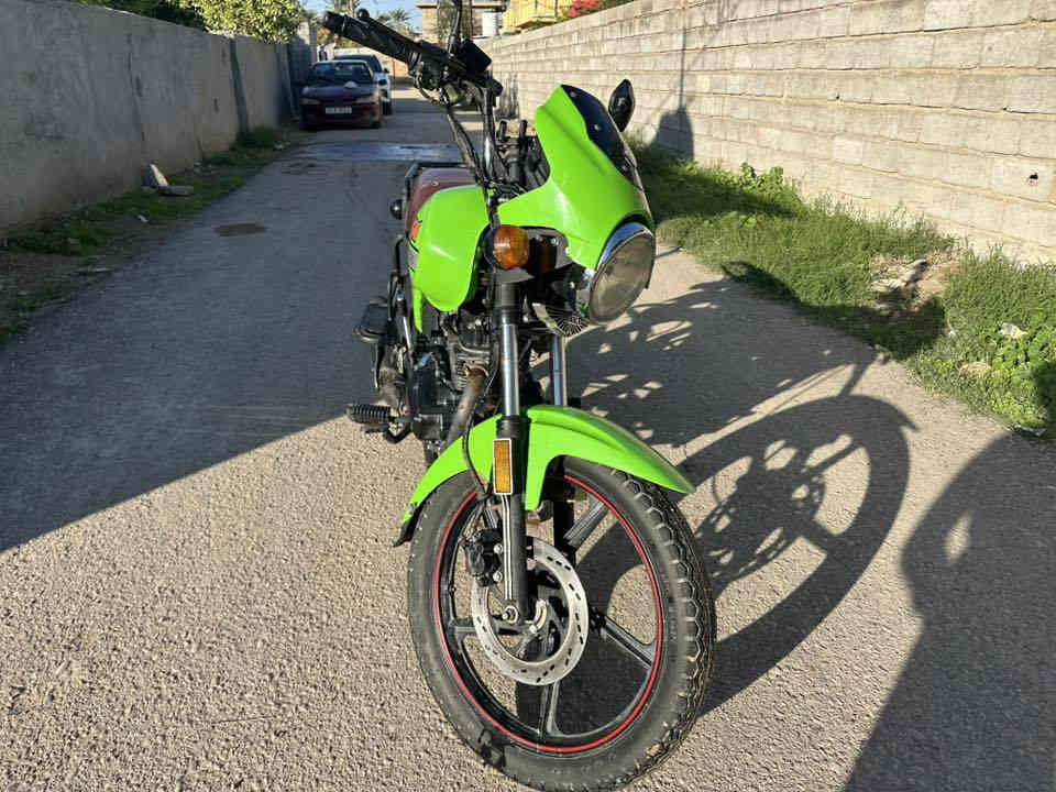 سلام عليكم 
دايون 200c كلاسك 
نضيفه كلش اي نقص مابيه مكفوله من كلشي 
رقم سنويه تحويل ثاني يوم 
رقمه كربلاء مشروع وطني تحويل وين ماتحب 
سعر مليونين و150 وبيه مجال مستعجل ع بيعته والله تسوه اكثر 
***********
مكاني بغداد ابوغريب
