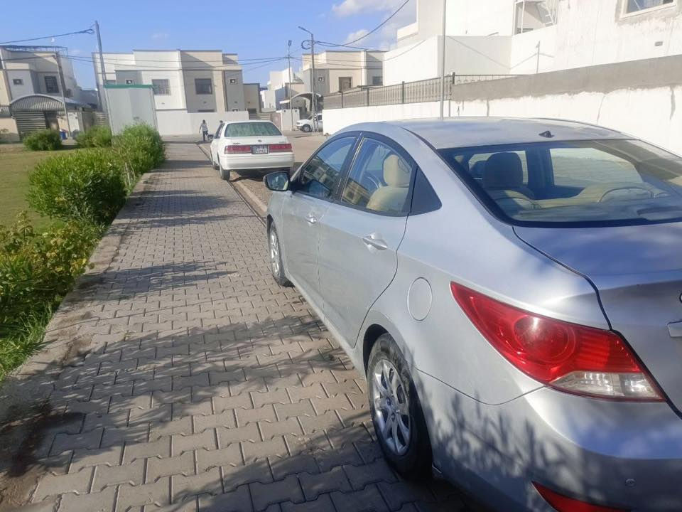 اكسنت ٢٠١٣
مكينه ١٦٠٠
خليجي 
رقم انكليزي نجف بأسمي سنويه جديده لسنه ٢٠٣١ 
بيه ٣ قطع صبغ اثر جراد
السياره جاهزه
كير ومكينة مشروطات
كهربائيات وتخم تاير 
السعر ٨٠ وبيه مجال بسيط ***********
