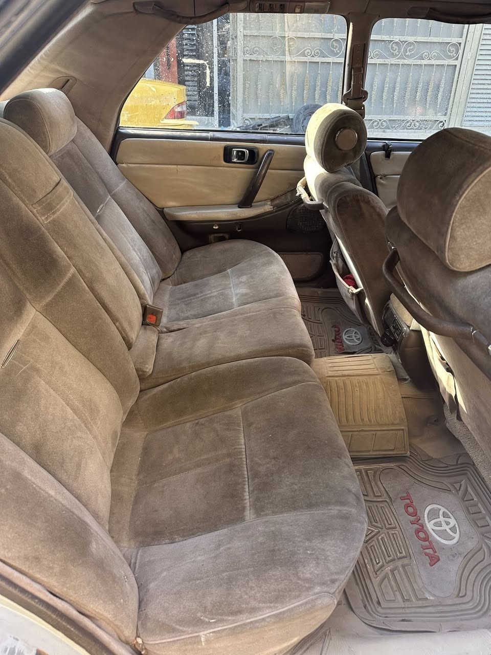 سلام عليكم ورحمة الله وبركاته هارتوب للبيع السعر 35 بي مجال موديل 1991سياره خير من الله مثل ماواضحه كدامكم صدرها زين كير ميكنه خير من الله داخلها نضيف كشرتها نضيفه بيها شويه اخياسات شي قليل  رقم اديالئ  رقم انكليزي  مكان بغداد العبيدي اي استفسار على هاذا الرقم ***********
