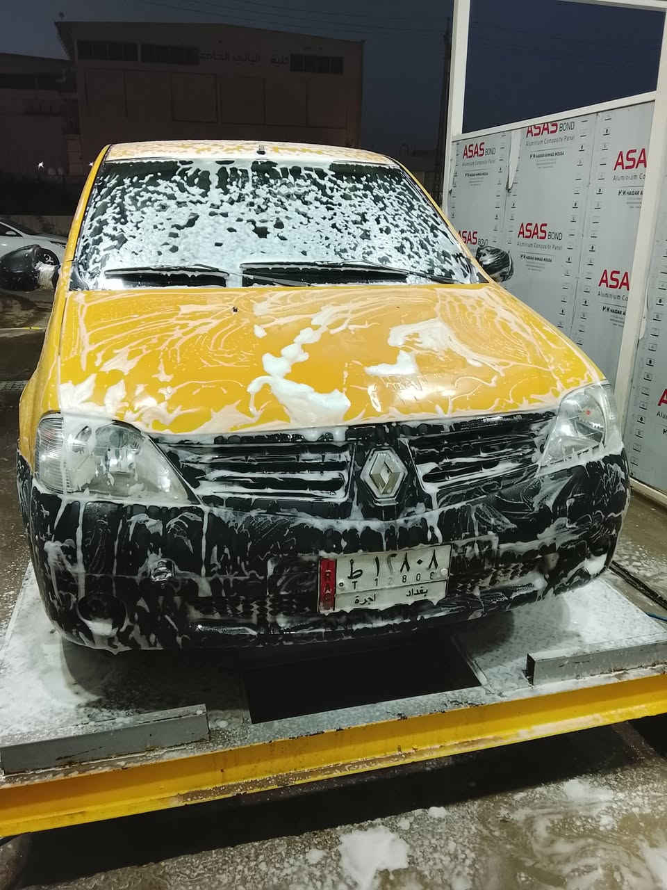 رينو موديل 2009 جديده لون اصفر تايرات و صدر جدد رقم بغداد كير عادي محرك مبدل جديد عليه غرامة 400 الف تنزل من لسعر بيه صبغ ب صفحة السايق اني محدد عليه وبنيد بيه جراد سعر (35)رقم تليفون (***********)
