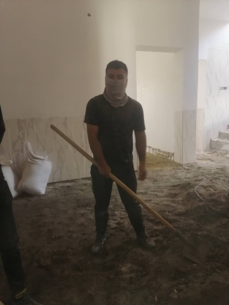 سلام عليكم رزق على الله احنه عمال شقنه تنضيف بيوت تصعيد مواد اي شي عماله نشتقل تواصل على رقم ***********
