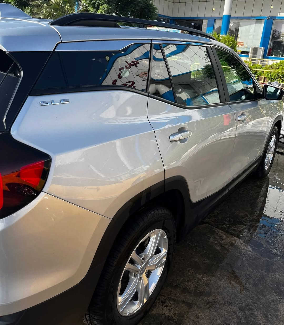 GMC تيران موديل 22 SLE
كلين تايتل بدون حادث او صبغ او تبديل
بيها بالعراق بارد بالجنطه موضح بالصور 
بصمة وتشغيل عن بعد 
اوتوستارت اوتو ستوب 
رادار مانع تصادم يظهر على الجامة الاماميه
رادار تحديد المسار 
تدفئة الكشنات الاماميه 
كشن السائق كهرباء
نظام نزول منحدرات
نظام قيادة طرق عادي وثلوج
نظام الوقوف على المنحدرات
نظام تحديد مسافه عمل الرادار
سايد بريك دكمة *
كاميرا خلفية
نظام التوقف عند عبور الاشخاص فجأة باتري تخم تاير جديد
ماشيه 80 ميل رقم اربيل
السيارة على وضع الشركة برغي ما مفتوح بيها وتقريرها minor 
  dent/scratches
السعر 185 وبيهه مجال بسيط 
ممكن مراوس بموديل ومواصفات اعلى 
***********
