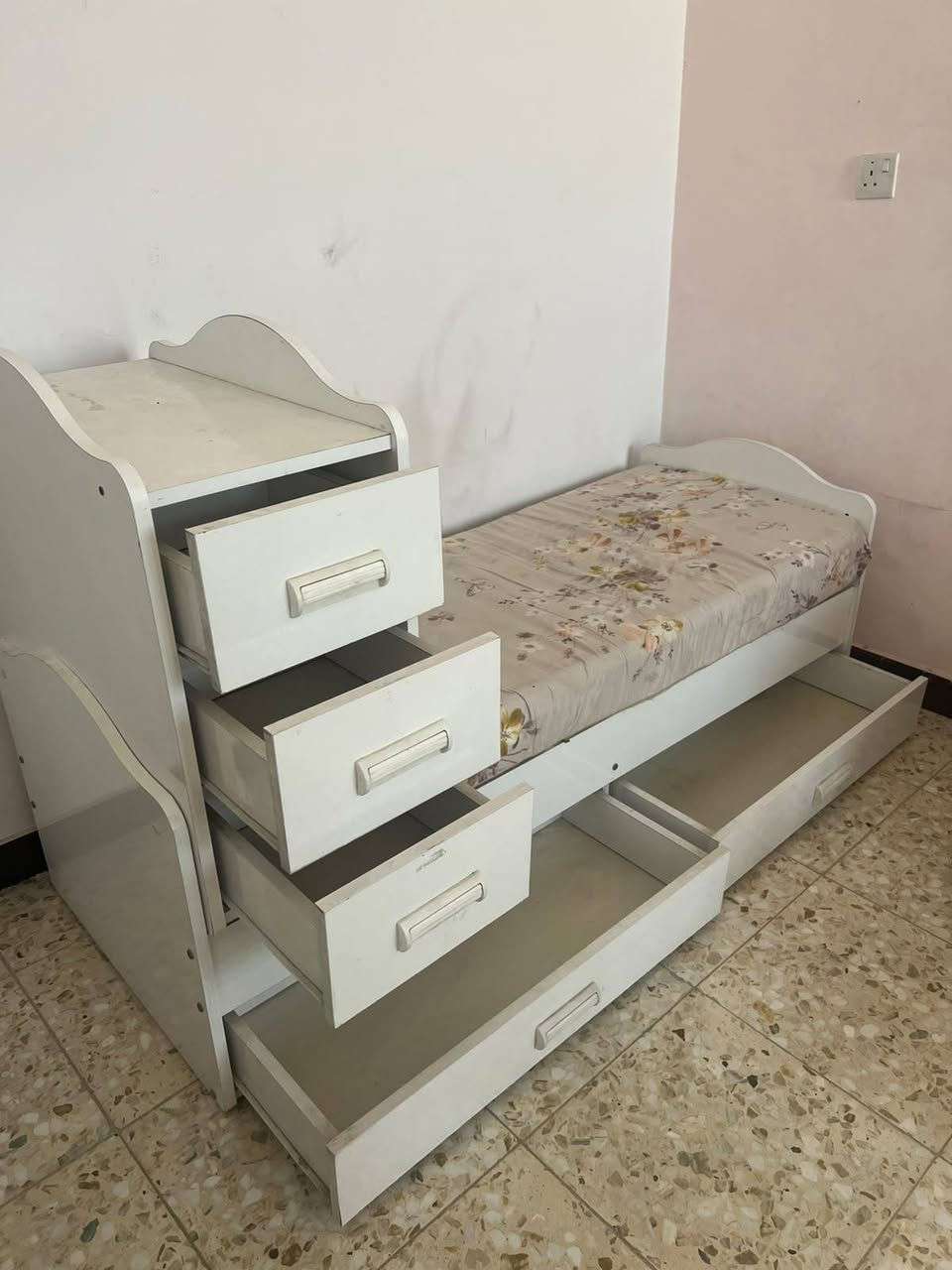 السلام عليكم
سرير اطفال  للبيع مع دوشك تزكام

جديد ونظيف كلشش مثل ما معروض بلصورة 

 سعره ٥٠  

والمجرات الفوك ذني قطعه وحده كلهن 

تكدر تنزلهن ويصير سرير اكبر  ويكفي لعمر اكبر


**إذا كنت صاحب هذا الإعلان وتريد حذفه لأي سبب، رجاءا أرسل رسالة إلى الدعم الفني**