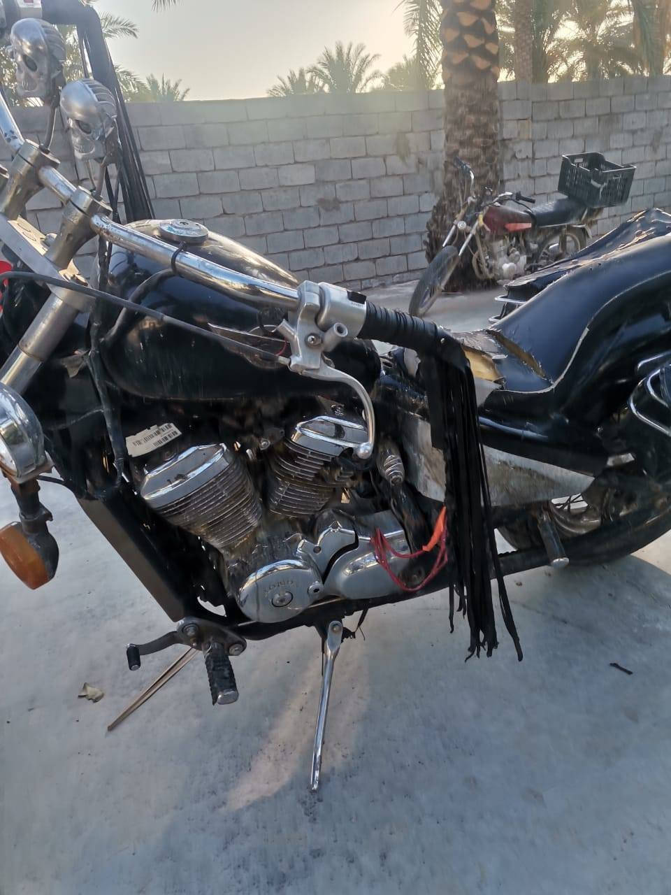 وسلام عليكم ورحمة الله وبركاته هارلي ستت ٤٠٠ متروكه بس شغاله وبيهة شويه خربطه يرادلهه شويه ترتيب السعر ٩٥٠ الموقع بغداد الدوره البعيثه الرقم ***********
