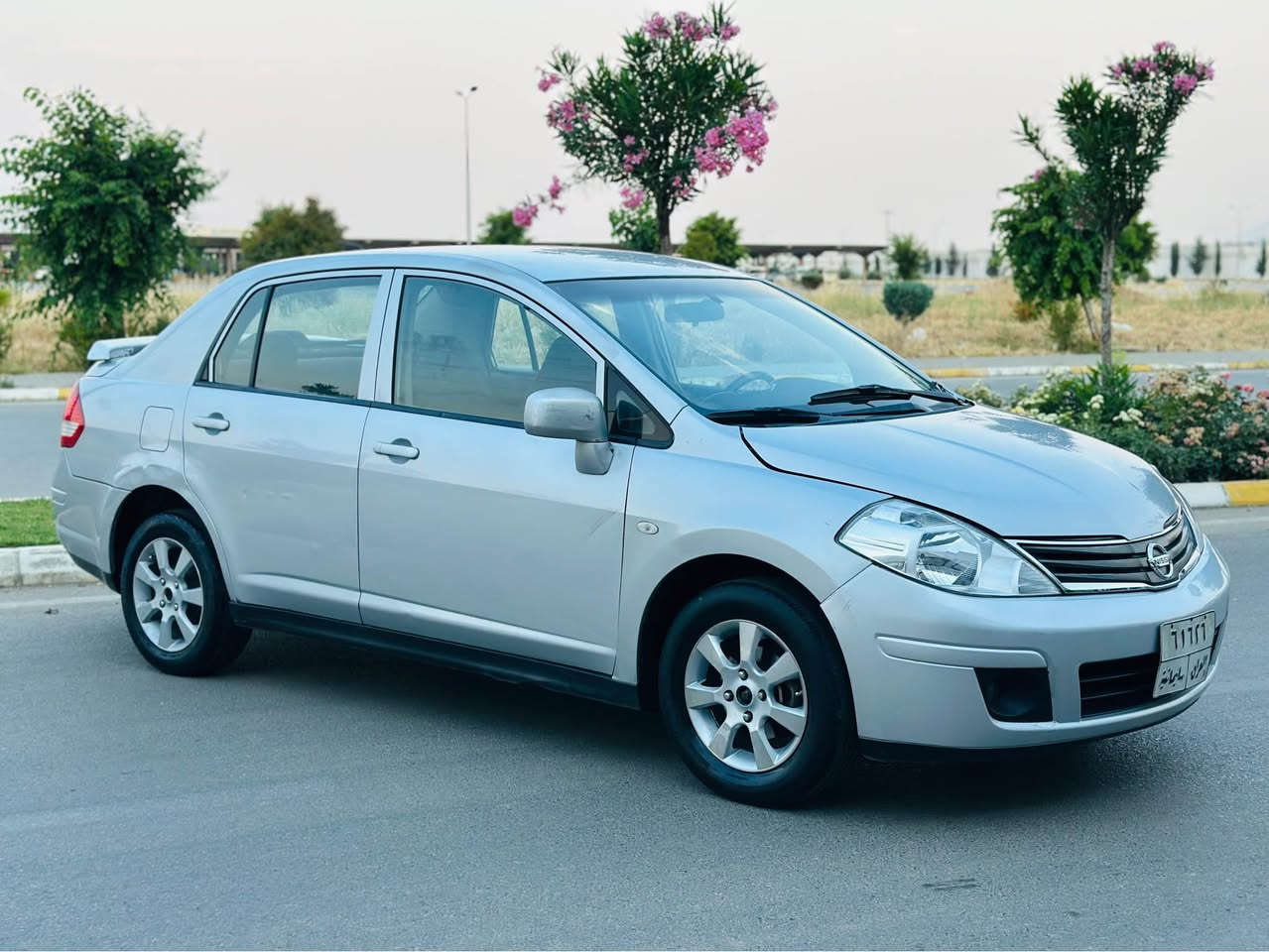 نیسان ڤێرسا ٢٠٠٩ بێ بۆیاخ گێڕ و مەکینە تەبرید بەشەرت کاڵبونەوە نیە سعری ٧٩$
*********** السليمانية, العراق
