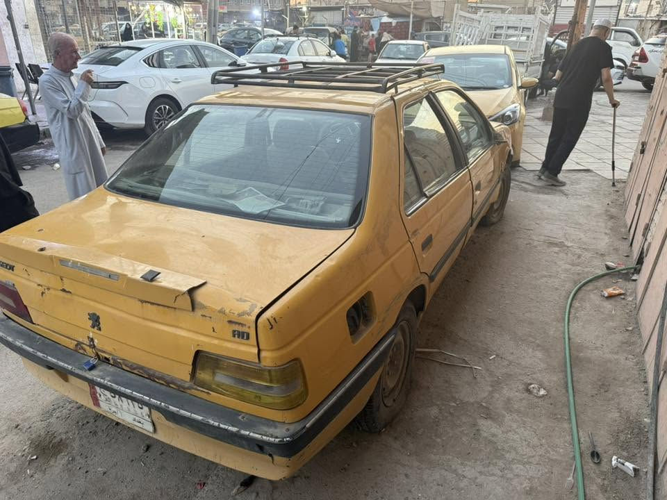 السلام عليكم بيجو اكد 2016 بغداد الماني تحويل مباشر مصفره هيئه وغرامات سياره بيها كازكيت مكفوله من الضربه والصبغ فقط طخه خفيفه بقبق الصندوك موضحه بالصور متروكه ينرادلها ترتيبات بسيطه السعر ٢٢ وبيها مجال بغداد الزعفرانيه *********** م ***********
