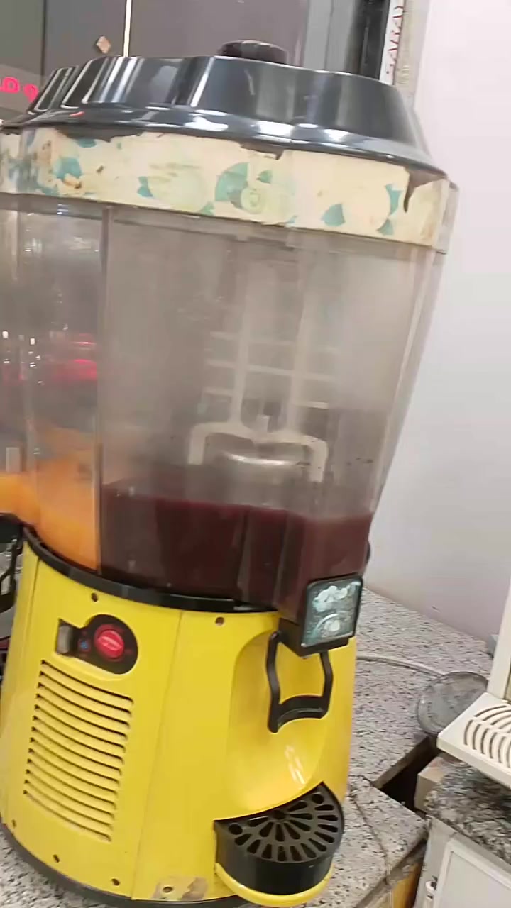 السلام عليكم 
جهاز عصير للبيع 
نظيف ومابي عطل 
السعر 450 
مكاني حله 
للاستفسار 
***********
