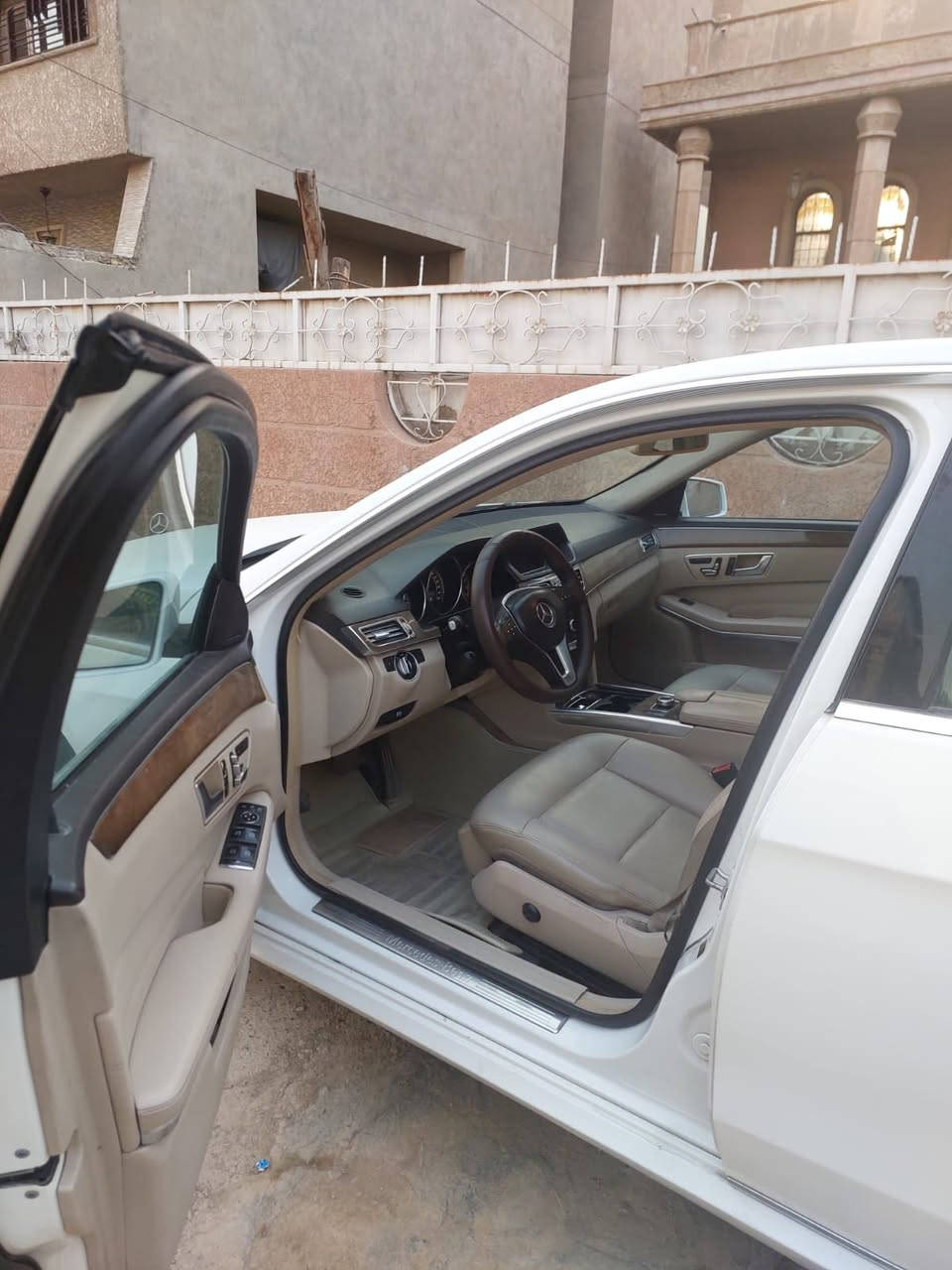 سلام عليكم مارسدس للبيع E350موديل 2016
امريكي السياره حادثه نص البنيد صبغ والجاملغ السايق
وبيه شخوط بل الباب الصدر والخلفي 
العنوان بغداد شارع فلسطين خلف معارض النهضه ما متواجد بل فيس اتصل وتدلل
***********
