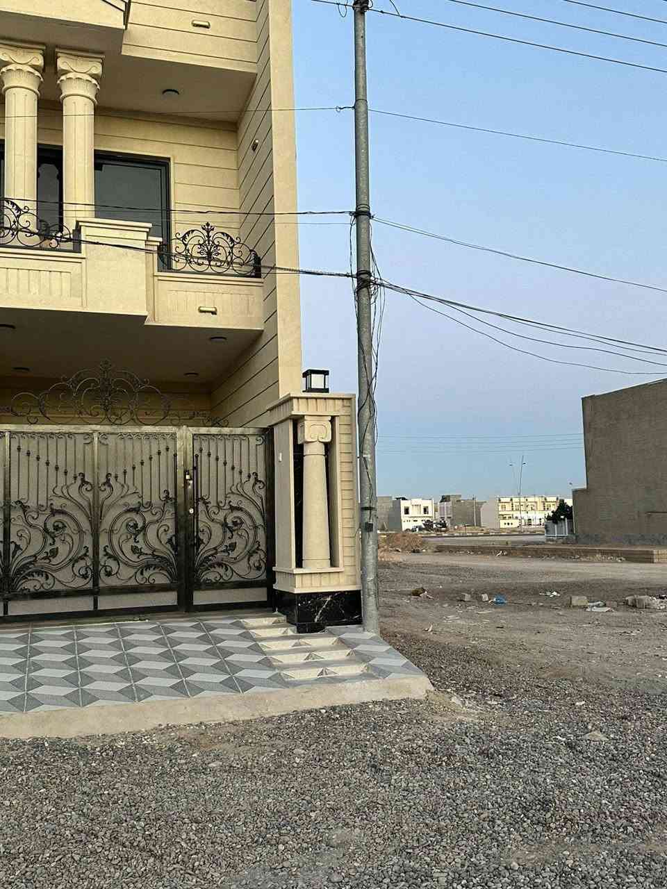 السلام عليكم
#للبيع دار سكني تكريت الديوم منطقة التصنيع🏰
#دار زيرو نظام ملكي🏰 فول مواصفات وجاهز للسكن 🏰
#مساحة 200  متر 🏠
#واجهة 10 م ونزال20 م
#موقع دار جدا مميز قريب جدا على شارع 60  وشارعه20
#يحتوي الدار على 🏰
#واجهة الدار حجر حلان 🏰
#الدار كله سحب مغربي ملكي مع نقشات 🏤
#غرف نوم عدد 5 🛌 🛌
#صالة استقبال ملكي 🏰
#صالة وسطية ملكي عدد 2 🏰
#مطبخ حار وبارد ملكي 
#كراج للسيارة  🚘🚘
#مجاميع داخلية وخارجية 
#حمامات داخلية نظام دفن  🛀
#نظام تأسيس غاز دفن ونظام جزامه
#نظام تأسيس كامرات وانترنيت📹
#سطح شتايكر
#حديقة  🌲🌴🌳🌺⚘️
#ابواب خارجية قاصة درجه اولى
#ابواب داخلية تركي درجة اولى 
#سيراميك الدار  درجة اولى
#محجل ملكي ودرج مرمر 
#مغاسل الدار نظام تعليق 

#للاستفسار والتواصل على رقم *********** ☎️
