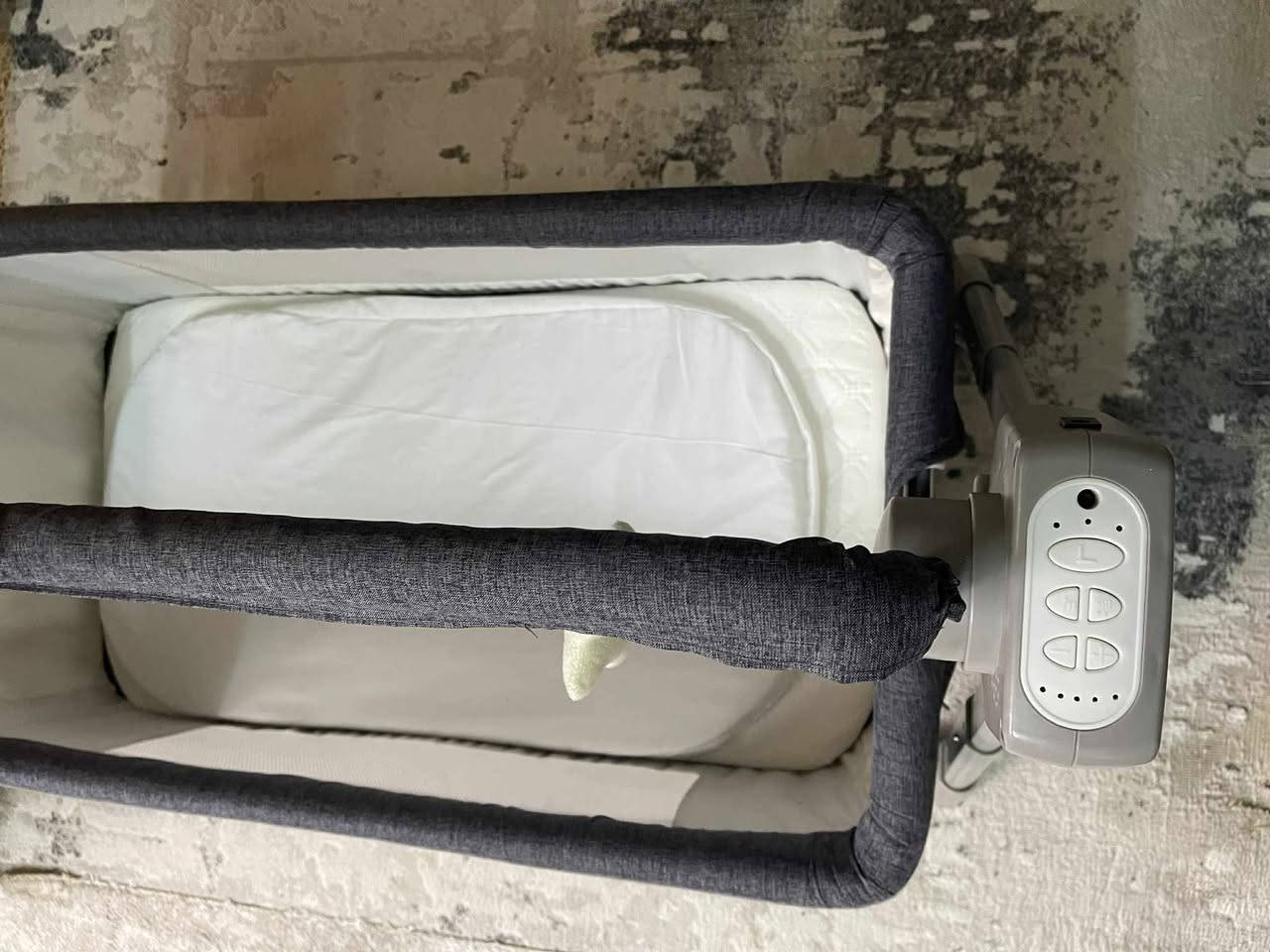 للبيع سرير هزاز نضيف
مابي عيب ماطور شغال
السعر ٦٠ العنوان السماح


**إذا كنت صاحب هذا الإعلان وتريد حذفه لأي سبب، رجاءا أرسل رسالة إلى الدعم الفني**