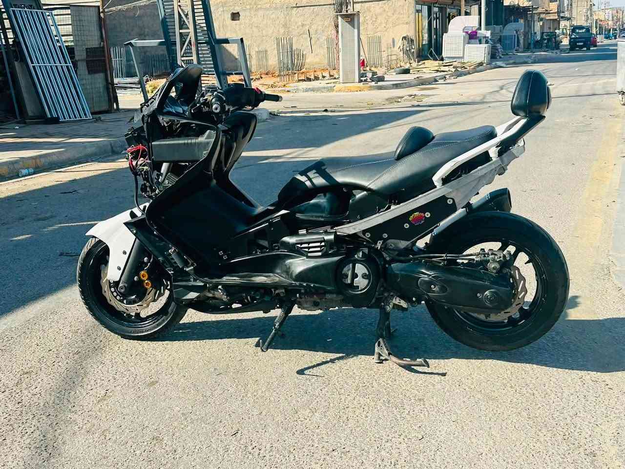 السعر مليونين
***********
دراجه TMAX مديل 2011 دراجه ئي نقص مابيه كامله مكمله شرط شلعه ومعدل ترايك للبصره مكاني كربلاء مجمع الدره اخيكم المو شراي لا يتصل
