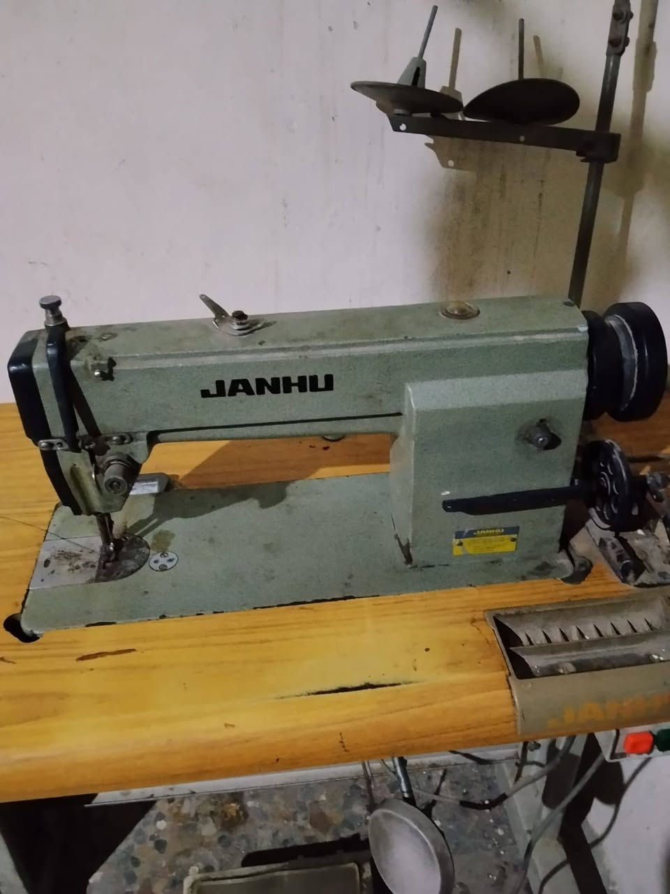 السلام عليكم ورحمة الله وبركاته من رخصت الأدمن  مكينه جاكي للبيع مابيه شي  نضيفه بس يردله زيت شغاله١٢٥وبيه مجال للشراي


**إذا كنت صاحب هذا الإعلان وتريد حذفه لأي سبب، رجاءا أرسل رسالة إلى الدعم الفني**