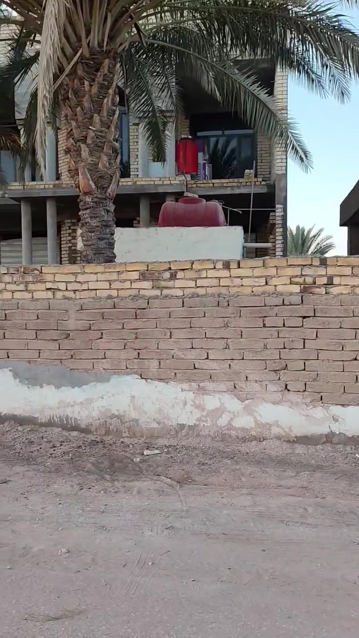 🏡 للبيع – بيت مميز في موقع هادئ

📍 العنوان: بابل – الحلة – قرية الصياحية، مقابل كوين بارك.

🔹 مواصفات العقار:
✅ مساحة القطعة: 600 م²
✅ الواجهة: 23 م
✅ النزال: 27 م
✅ مساحة البناء: 260 م²
✅ الطابق الثاني مكتمل وجاهز للسكن.
✅ الطابق الأول هيكل، كما هو موضح في الصور، ويمكن إكماله حسب الرغبة.
✅ سند العقار: طابو زراعي 25.

🌟 تتوفر جميع الخدمات:
✔️ ماء
✔️ كهرباء
✔️ شارع مُبلّط
✔️ قريب من المدارس وجميع الخدمات.

💰 السعر: 350 مليون دينار عراقي
🔹 قابل للتفاوض مع المالك.

📞 للاستفسار:
***********
***********

أو زوروا مكتب أرض الكرامة، حيث نحن مستعدون لعرض وبيع وشراء كافة العقارات بكل مهنية ومصداقية.
