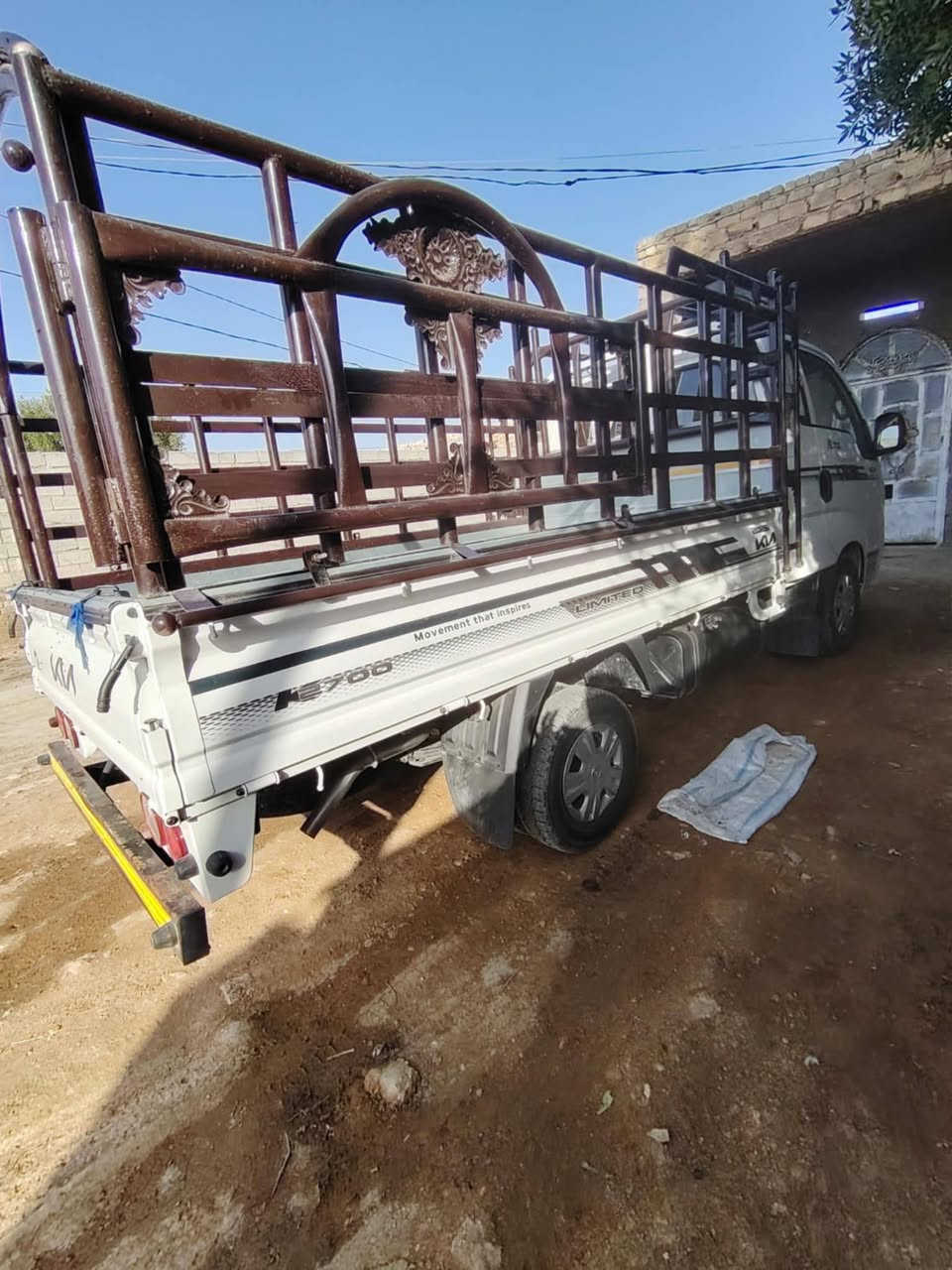 السلام عليكم كيا بنكو 2025 بدون سستم
ماشية 6000 رقم قادسية بليتة دوشمة جاهزة محجر 
مكاني الديوانية السدير 
السعر 170 وبيها مجال 
علما مكلف بنشر 
مالك المركبة ***********
