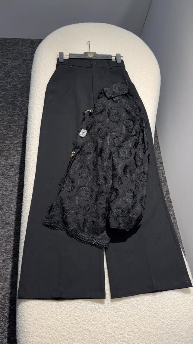 قميص يجنن اسود فقط 🎀🖤

 طول 75 سم يغطي الورك
قياسات 38-40-42-44-46

كيلوت قماش هاي كواليتي بدون كوي وبارد وثكيل
قياسات 36-38-40-42-44-46-48

التفاصيل كامله جوه 👇🏻
 
🔴موديلات خاصة وتصوير حقيقي من داخل المحل (يحق لك الاسترجاع في حال عدم المطابقة للصور على البيج ، غير مسؤولين عن البضاعة المقلدة لموديلاتنا)

الخامة بااردة وراقية قماش تركي 🇹🇷 نخب اول اعلى كواليتي 

 (كواليتي↗️ عالي) قيمة القطعة اكثثر من سعرهاا، شرط قماش خياط مو مطابق للصور واحلا ترجع مع المندوب وتوصيل مدفعين
اجور توصيل لكل مكان 5️⃣ الاف

ازياء الجوهرة ❤️
البصرة -عشار - سوق البنات/شارع العرائس 

للحجز ارسال اللون والقياس والرقم والعنوان 

‏- [x] cv

‏‎ #ازياء #ملابس #ملابس_تركية ملابس_بنات ملابس_محجبات سوق_البنات العشار أزياء ازياء_بنات ازياء_حوامل فساتين فساتين_سهره فساتين_سهرة فاشن فاشون فاشونيستا اناقة 2020 موديلات ملابس_شتويه فاشن_ازياء فاشن_شو فاشنستا فاشن سترة⁩⁩⁩⁩⁩⁩⁩⁩⁩⁩⁩⁩⁩⁩⁩⁩⁩⁩⁩⁩⁩⁩⁩⁩⁩⁩⁩⁩⁩⁩⁩


**إذا كنت صاحب هذا الإعلان وتريد حذفه لأي سبب، رجاءا أرسل رسالة إلى الدعم الفني**