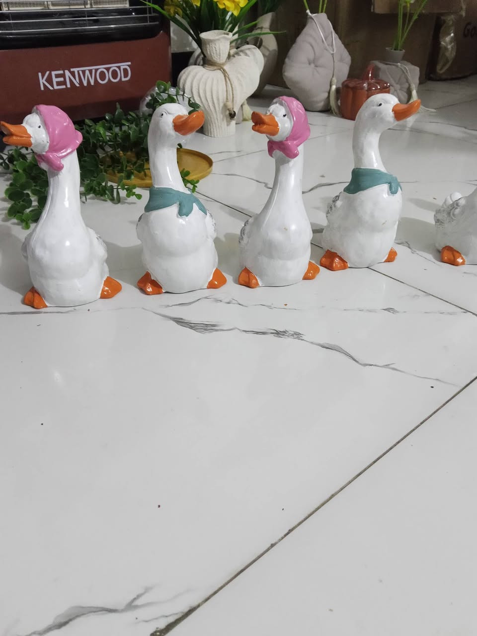 السلام عليكم شباب أغراض منزلية وحدائق ورد اغصان كرسي هزاز دوشك طفل اماعين تحفيات ورد كلشي بلصور موجود باسعار مناسبة الشراي يتواصل ***********
