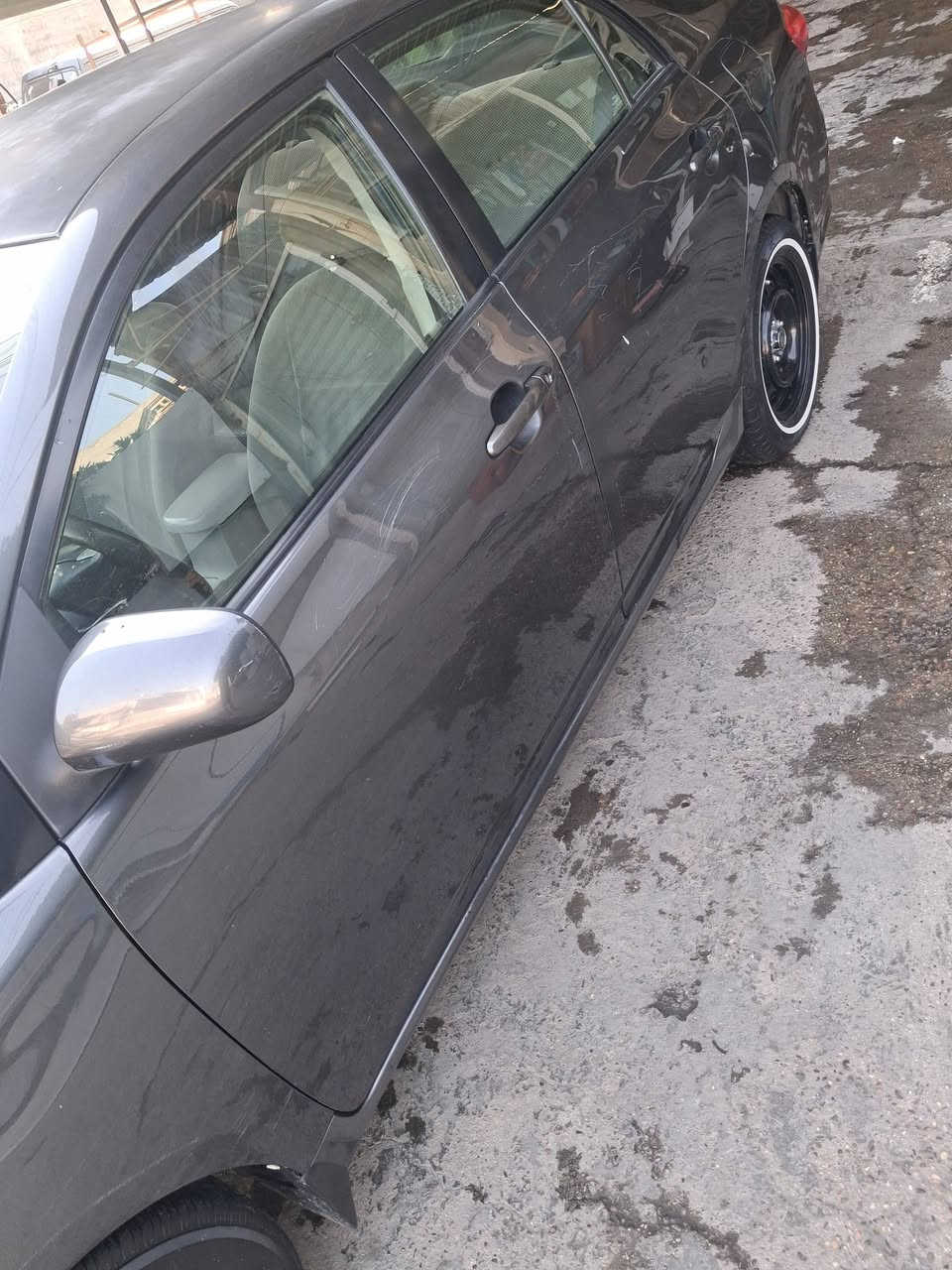 السلام عليكم ورمضان كريم 
كورلا موديل ٢٠١١ وارد امريكي حادثها جاملغ خلفي وباب مبدل نفس اللون  وجاملغ امامي مال السايق  مصبوغ بدون دواخل السياره ماشيا ١٦٠ تبريد شغال وثلج ابلادي تخم تاير  المكينه بيها صوت رواجز وفديو موضح كلشي  مكاني حي الجهاد السعر ٩٥
***********
