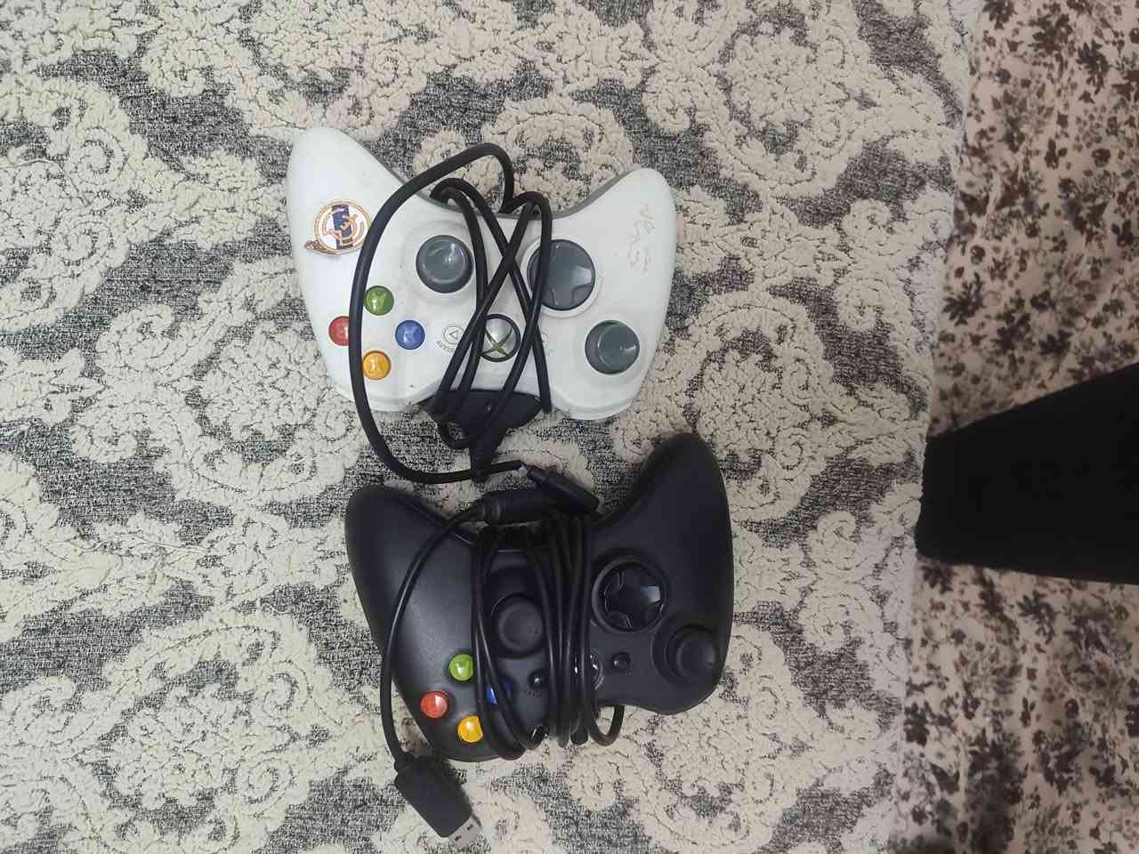 السلام عليكم اكس بوكس 360 
للبيع: Xbox 360 بحالة ممتازة
🎮 يحتوي على 245 لعبة جاهزة للعب، منها:
GTA V
GTA San Andreas
Call of Duty
Battlefield
PES
WWE
بليارد
ألعاب سباق
والعديد من الألعاب الأخرى
و وياه 2 جويستك
السعر 135و بي مجال 
للتواصل واتساب ***********
او ماسنجر
