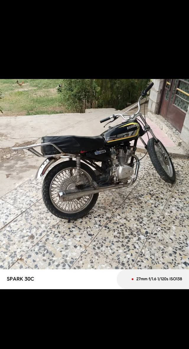 السلام عليكم دراجة سيفان للبيع الدراجة محرك نضيف بس الدراجة تاركهة هاي الفترة عوزهة ترتيب وتايراتهة شوية تعبانات موديل 2019 كلك ما بيهة اوراق مكاني ديالى خان بني سعد الرقم ***********. الشراي يخابر ويدلل السعر 200 وبيهة مجال
