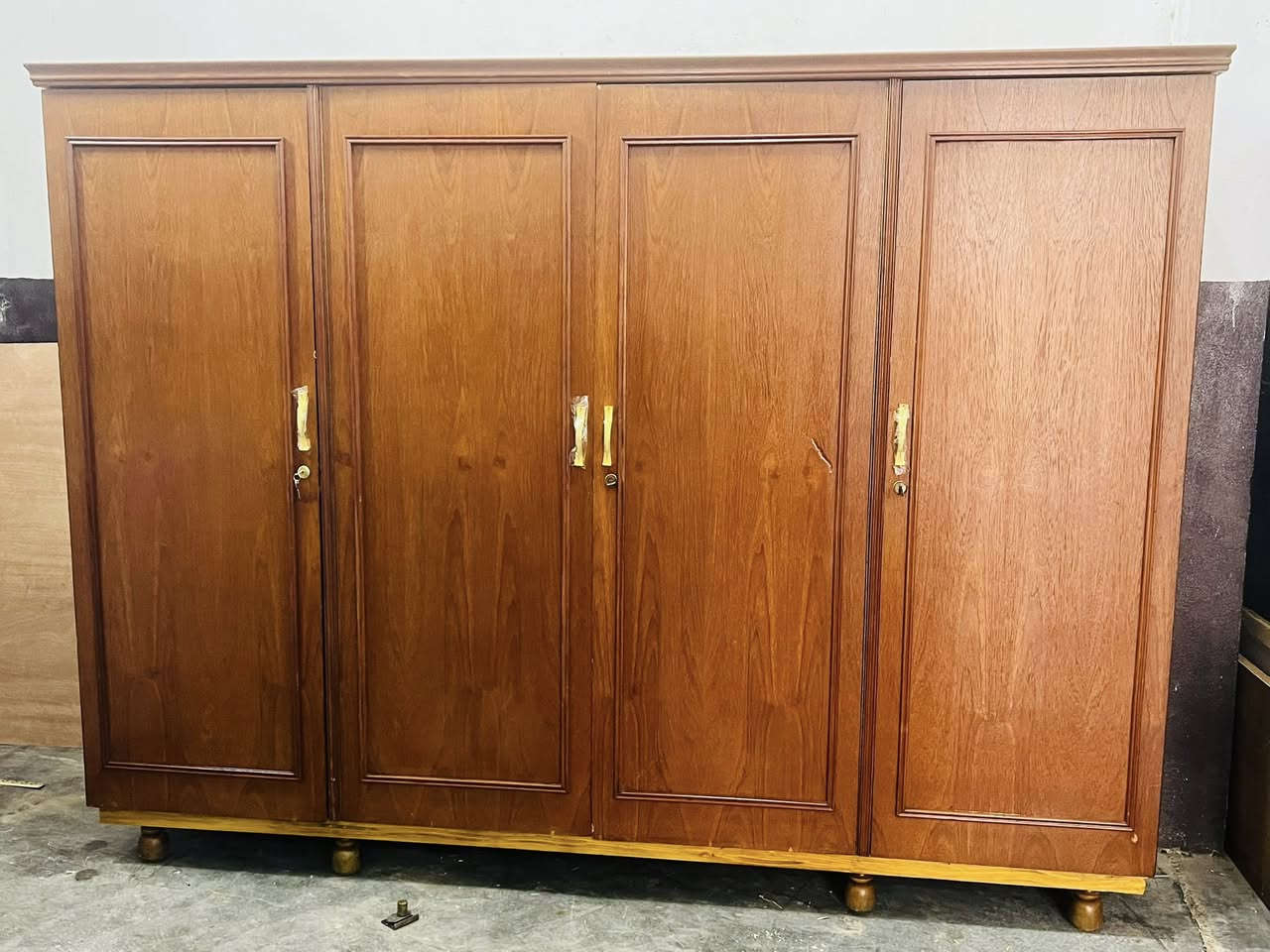 كنتور 4بوب حطاطه نضافه فول السعر 240 وبي مجال ***********
