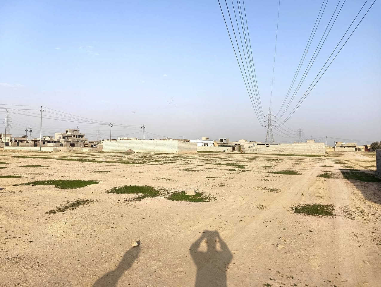 السلام عليكم قطع سكنية زراعي خلف محطة الكهرباء مسيجات 500 متر قطعتين سعر القطعة 5500 وبيه مجال بسيط للاستفسار الاتصال بالرقم ***********
