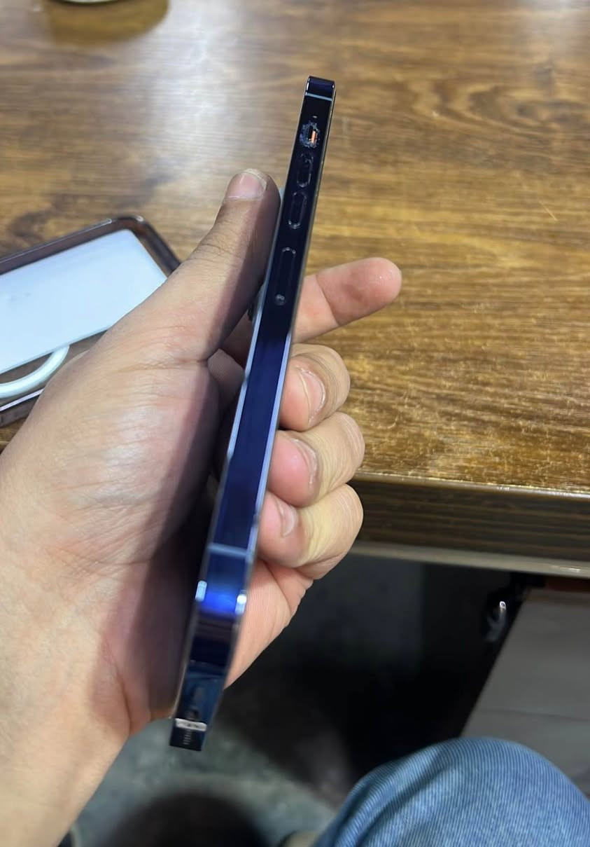 ‏سلام عليكم موبايل 13 Pro ماكس 256 الذاكرة جهاز شخط ما أبي للاستفسار رقم الهاتف ***********
