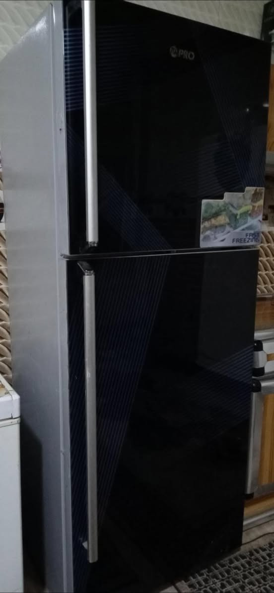 السلام عليكم ثلاجه للبيع جديدة وحجمها كبير صار فترة من اخذتها مستعجل ع بيعتها السعر خاص او الاتصال ع الرقم ***********
