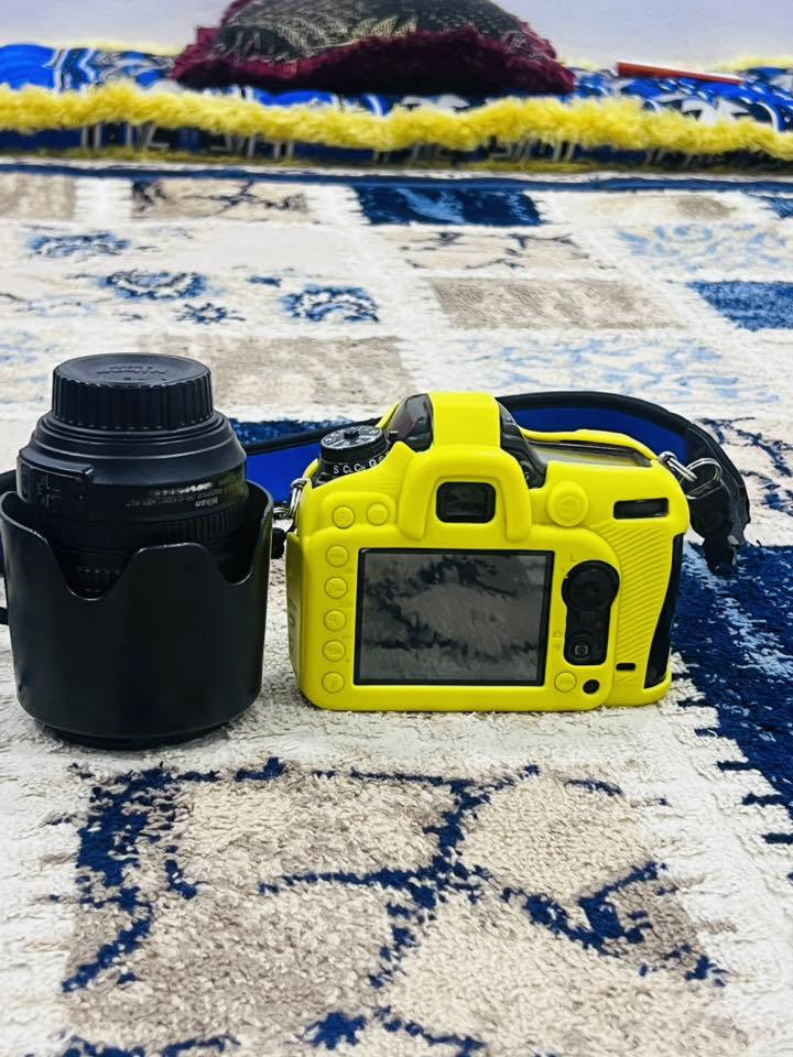 سلام عليكم كامره نيكون 7100
ملحقات كامله✅ 

جنطه كامره✅ 

رام 16✅

شاحنه✅ 

بطاريه اصلي مال نيكون ✅

واير نقل صور✅ 

قبق عدسه✅ 

زوم 18/105

جلاتين حمايه لون اصفر يوجد خدمه توصيل ***********
