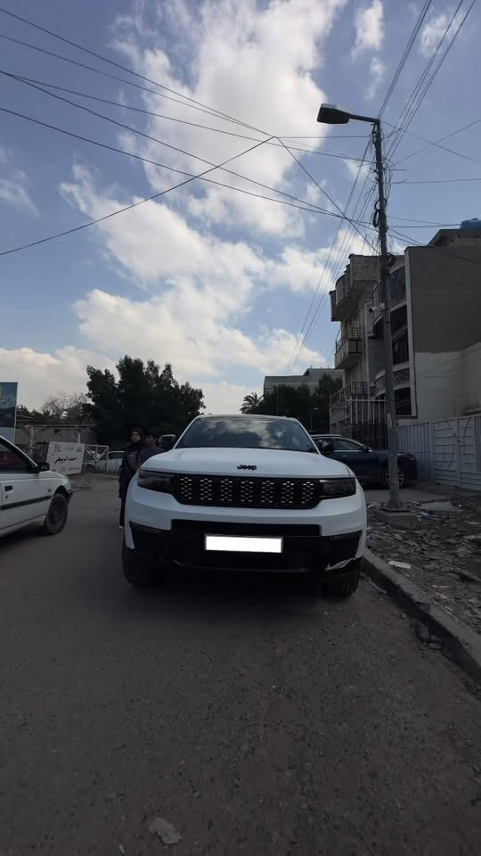 السلام عليكم جيب 2023 مراوس مع تاهو او يوكن فقط
جيب كراند شيروكي موديل 2023 (7 راكب)

رقم اربيل الجديد هزة وسنوية جديدة

حادث بنيد سطحي فقط (صور الحادث بالمنشور)
ماشية 50كم نضيفة جداً ع وضع الشركة
مقاعد خلفية منفصل VIP 
3 قطع تبريد 
مقاعد جلد وكنتارا بلادي
السيارة عليها اضافات 
مغلفة PPF طافي 10 سنوات 
شاشات تجاوي خلفية
انارة سقف رولز رويز مع نيازك شغل درجة اولى كلش نضيف
ليد محيطي داخل السيارة 64 لون شغل اصلي واقوى نوع
دوسات جانبية ثابت قالب مال جيب عدل

مراوس فقط - مراوس فقط - تاهو او يوكن والفرق نقد ان شاء الله 

مكاني بغداد
***********
