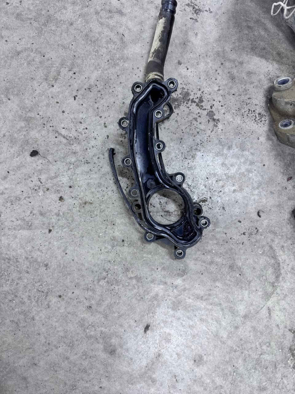 مع صباحٍ مفعمٍ بالأمل وأجواءٍ ممطرة تزيد اليوم جمالاً وبرودة 🌧️❄️  
نستقبلكم في محلات الوافي لصيانة السيارات الأمريكية.

اليوم معنا سيارة كرايسلر تاون آند كانتري 2014 لصديقنا وزبوننا العزيز الأستاذ أحمد المعاضيدي.  
تم إجراء الأعمال التالية:

🔧 تبديل قاعدة ولف  الحماوة باخرى فافون  افضل من الاصلي  البلاستك   
🔧 تبديل جوزة ضغط دهن  الكير   
🔧 تبديل دهن الهيدروليك الخاص بالكير 
🔧 ترتيب وفحص كامل لتفاصيل السيارة

كل هذا وأكثر نقدمه لكم بخبرة واهتمام بأدق التفاصيل.  
محلات الوافي لصيانة السيارات الأمريكية – خدمتكم شرف لنا وثقتكم هي رأس مال


**إذا كنت صاحب هذا الإعلان وتريد حذفه لأي سبب، رجاءا أرسل رسالة إلى الدعم الفني**