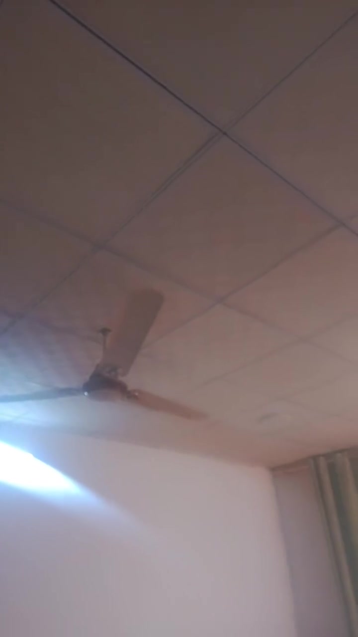 السلام عليكم سقف ثانوي لبيع نضيف جدا  مكاني الديوانية الخصيمه ‏‪***********‬‏
