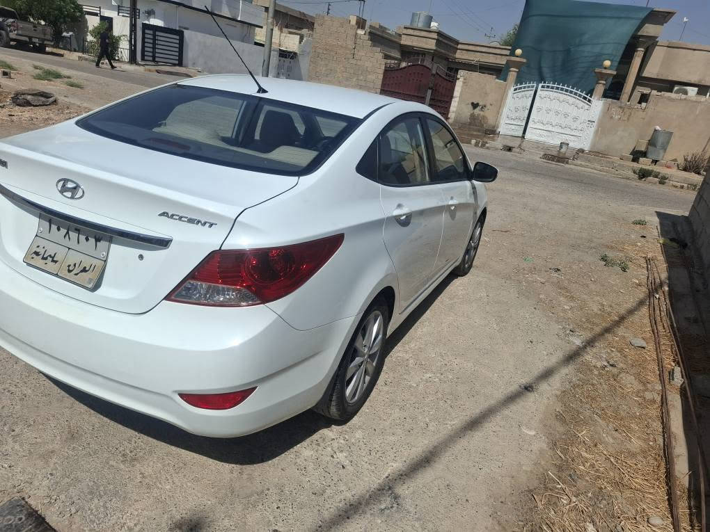 اكسنت موديل 2012
بدون صبغ 
بدون ضرر
سنوي باقي 4شهر
بطاقة بنزين موجود
سياره ماشي 97الف كلش جديد
كيرمحرك كلشي بيلادي 
سياره فول مواصفات ماعده سلايت 
سعر105بي مجال 
*********** كركوك, العراق
