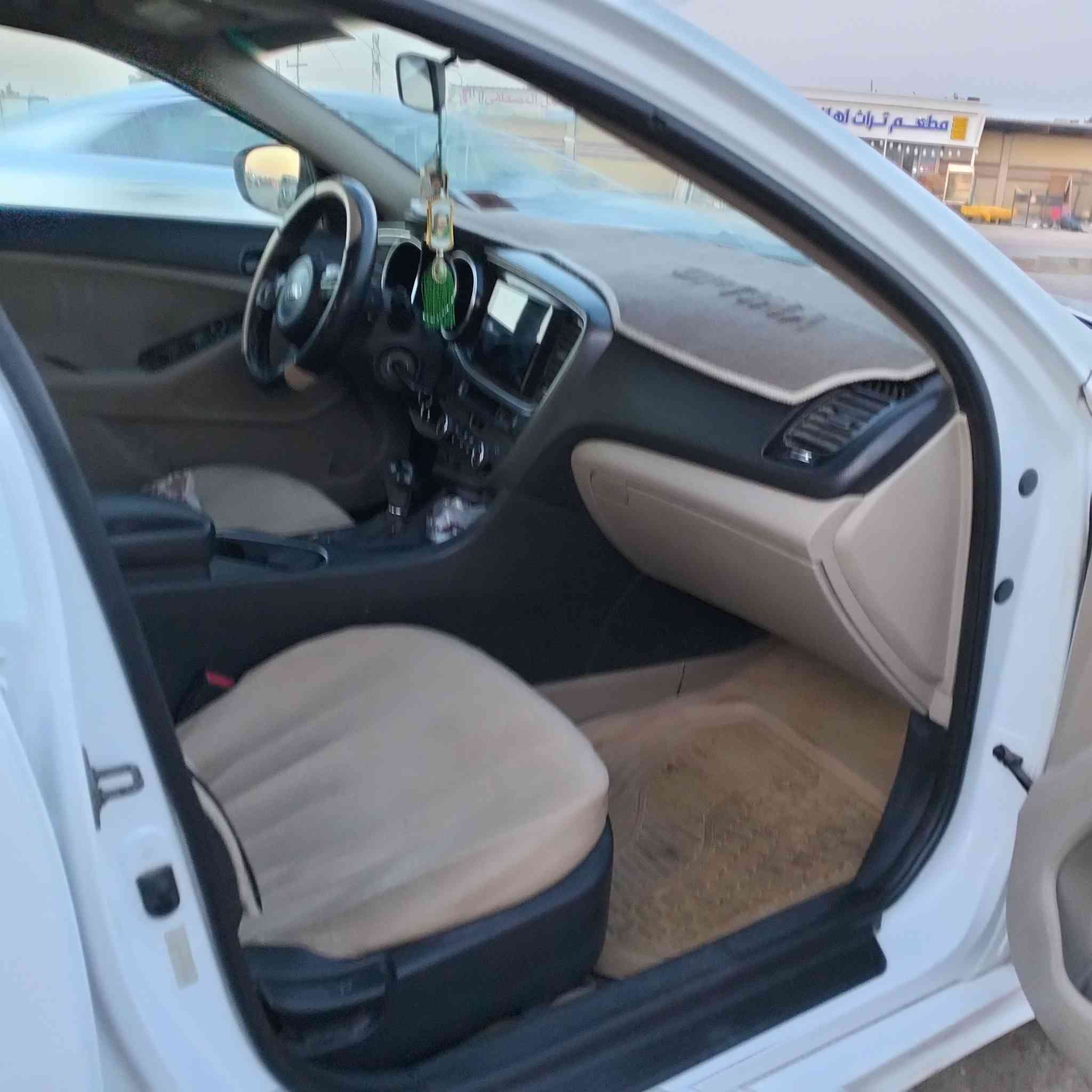 السلام عليكم 
كيا اوبتيما 2015للبيع أو للمراوس وارد امريكي بيه تبديل جاملغ وبنيد فقط وبيه مكانات صبغ محرك مامفتوح سياره جاهزه من جميع النواحي سعره 103وبيه مجال مكاني ناصريه مركز 
***********
