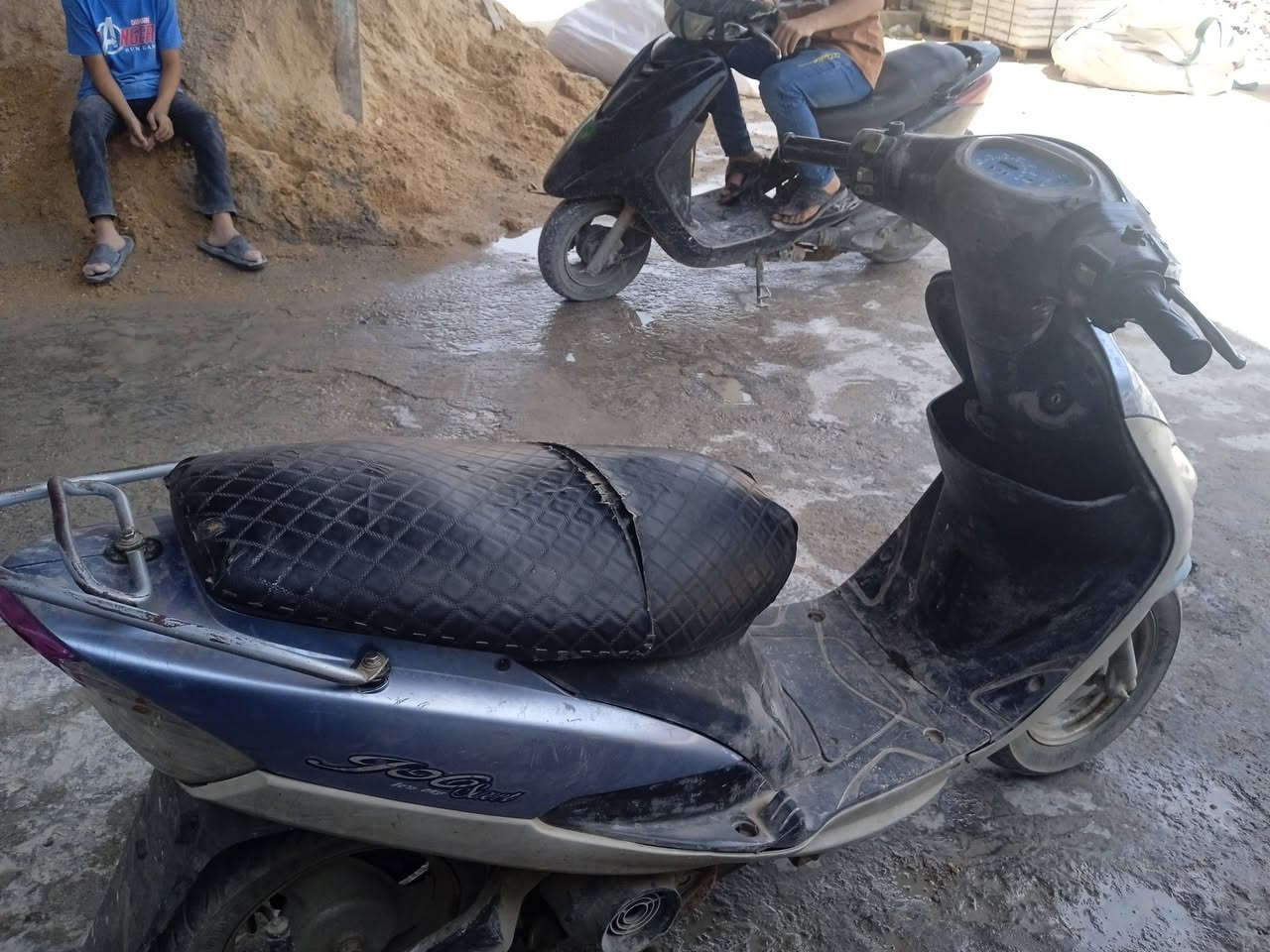 السلام عليكم اخواني دراجه ماكس منغولي كامله مكمله تجفيت قبل شهر شغاله سلف وهندر مكينه خير من الله للبيع سعره ٢٧٥ قفل مكاني بغداد البلديات رقمي ***********
