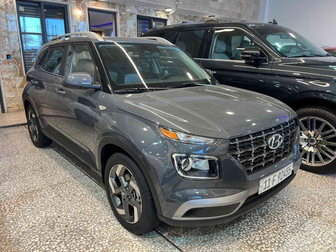 السلام عليكم….
هونداي فينو موديل ( 2024) 

لون : سمنتي 

ماشية ٧ الاف 

مكينة ١٦٠٠ دبل نوزل 

فول مواصفات ( من فتحة، كامرة، رادارات، مانع اصطدام، كيجات ديجتال، بصمة، تحكمات ستيرن كامله، درايف مود،وباقي مواصفات المعروفه) 

 ( بيها بس الصندوك بدون دواخل  ) 

مرقم بغداد  ترقيم جديد وهزة جديدة تحويل ثاني يوم ..

مكان السياره : بغداد 

السعر :155$ 

شراي اتصل وتدلل : ***********
