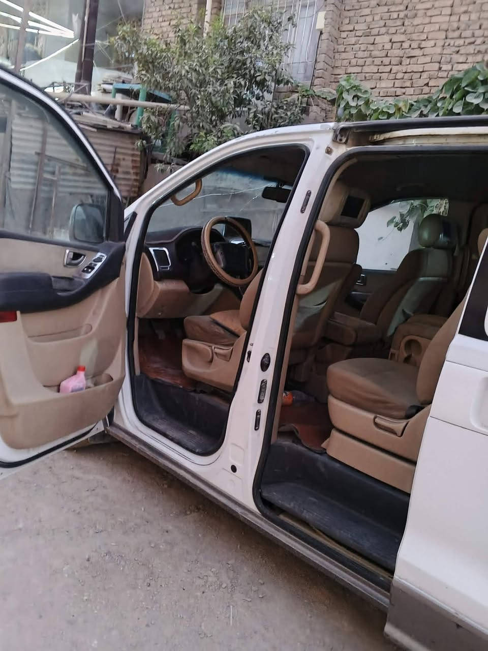 السلام عليكم  استاركس موديل 2012 للبيع سياره بيها صبغ اثر تكشير مكفول من الضربه
محرك لا تنقيص ولا تبخير 
سياره مال بيت
 رقم بغداد
السعر 145 وبيها مجال 
مكان السيارة بغداد
للاستفسار  الاتصال على الرقم 
***********
***********
