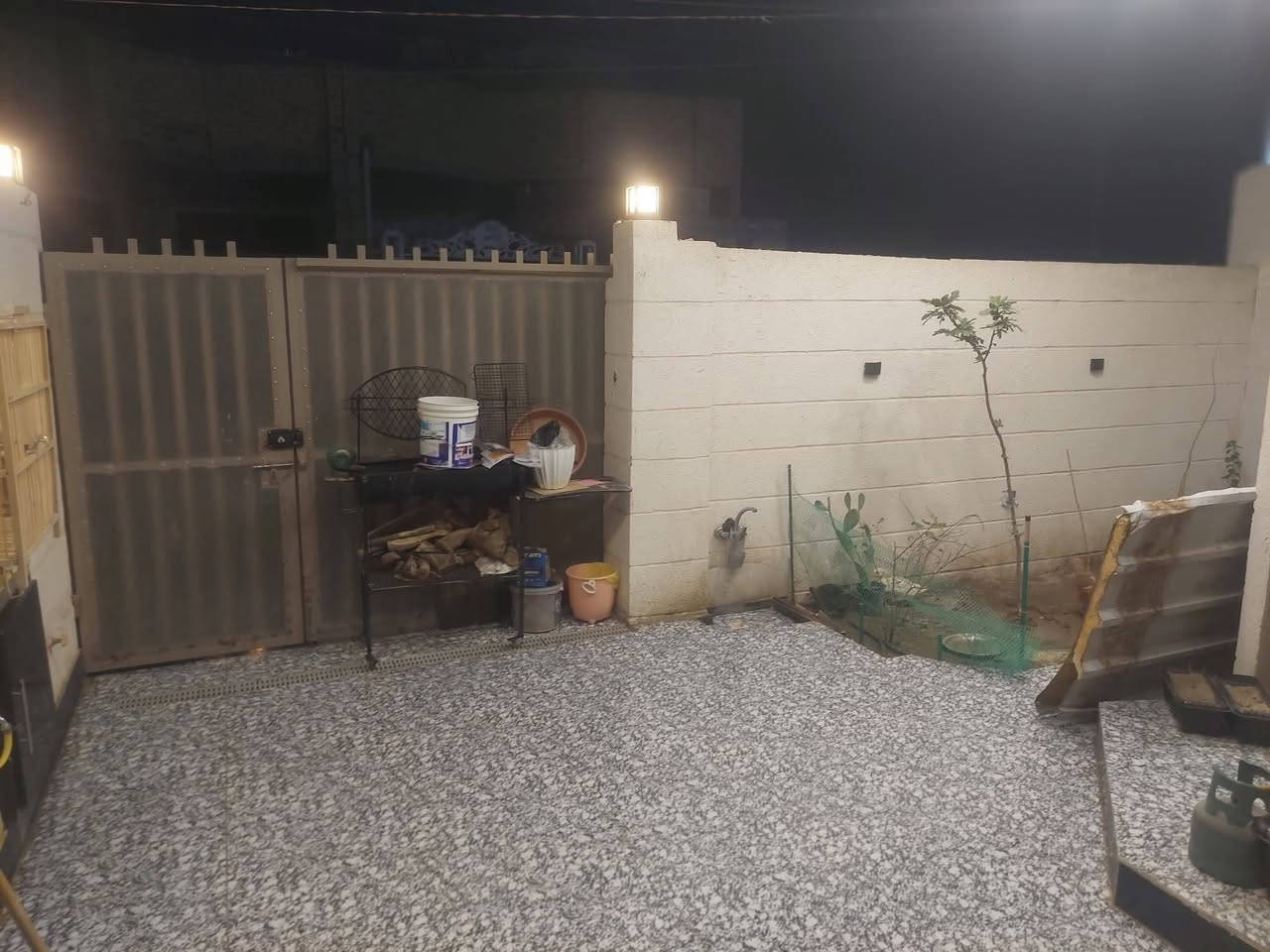 (الهم صل على محمد وال محمد)🧿
🏡دار للــبــــيـــع  سنة البناء 2024
حـي الجمعـــيات منطقــــة            حجــي حســــن  الأولى المسيجـــه زراعي سند( 25) مشمول بالطابو ورافع معاملة
 🛑 قــــرب الفلا    🏰       🛑
🏠المساحه (200)متر10×20يتكون الطابق الارضي 🏠
     🔥موقع ممتاز جدا  شارع10🔥
استقبال 6×4
🏘️غرفتين نوم 5×4 صاله 9ونص ×4 +بيتونه
🏘️ مناور عدد( 2)   3× 1 ونص
    🏘️مطبخ 5×3 ونص  . 

 🚽صحيات خارجيه وداخليه شرقي وغربي 🛁
كراج سياره
 🛑للاستفسار مراسلة الصفحة او على واتساب

    (📲 ***********،
