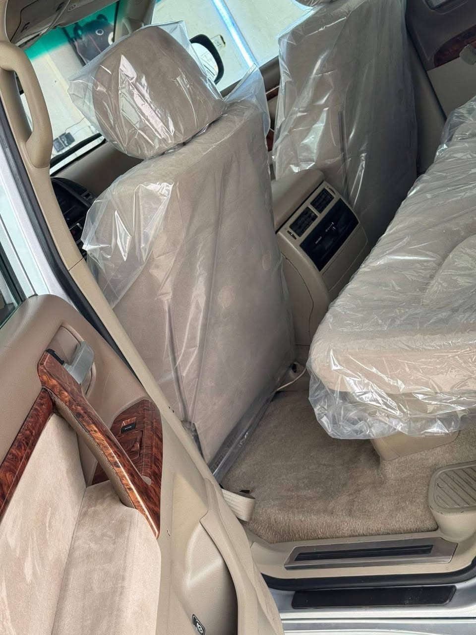 لاندكروز أدوات 🤚🏻
2010 فول مواصفات 
مصبوغه صبغ قليل  مكفول من الكصه والضربه والكلبه 
***********
